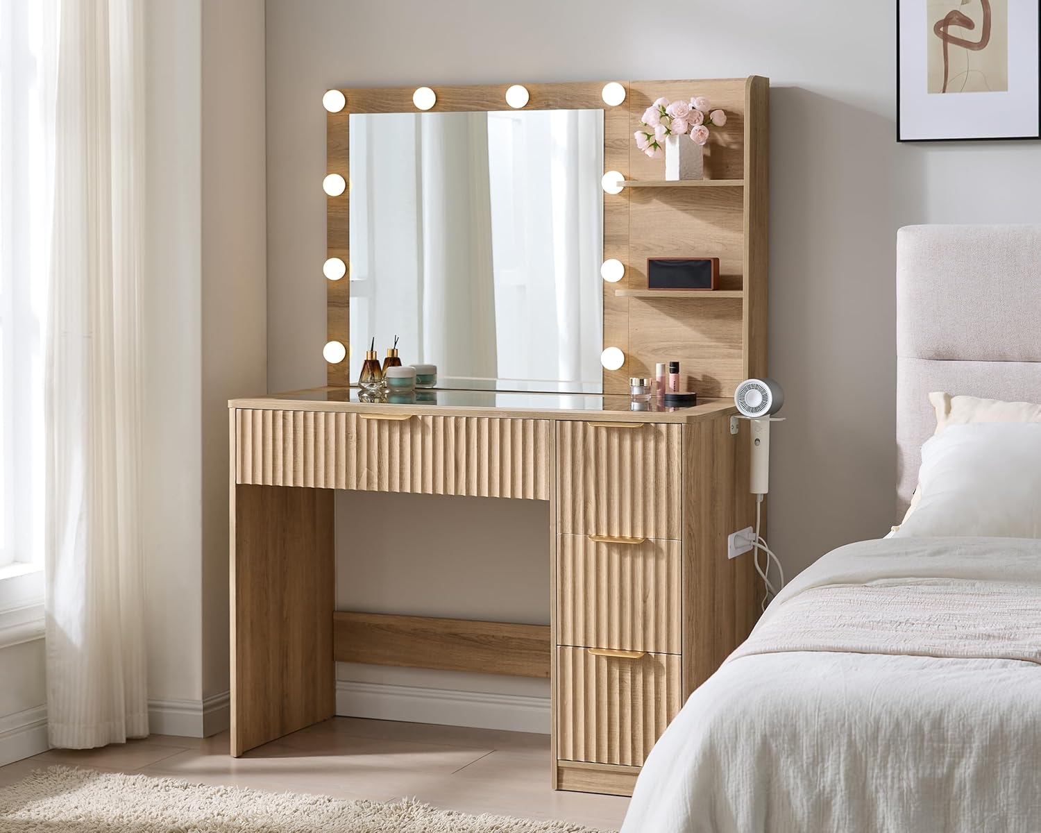 Natural Oak Fluted Vanity Desk - Desk Charging Station recension och pris