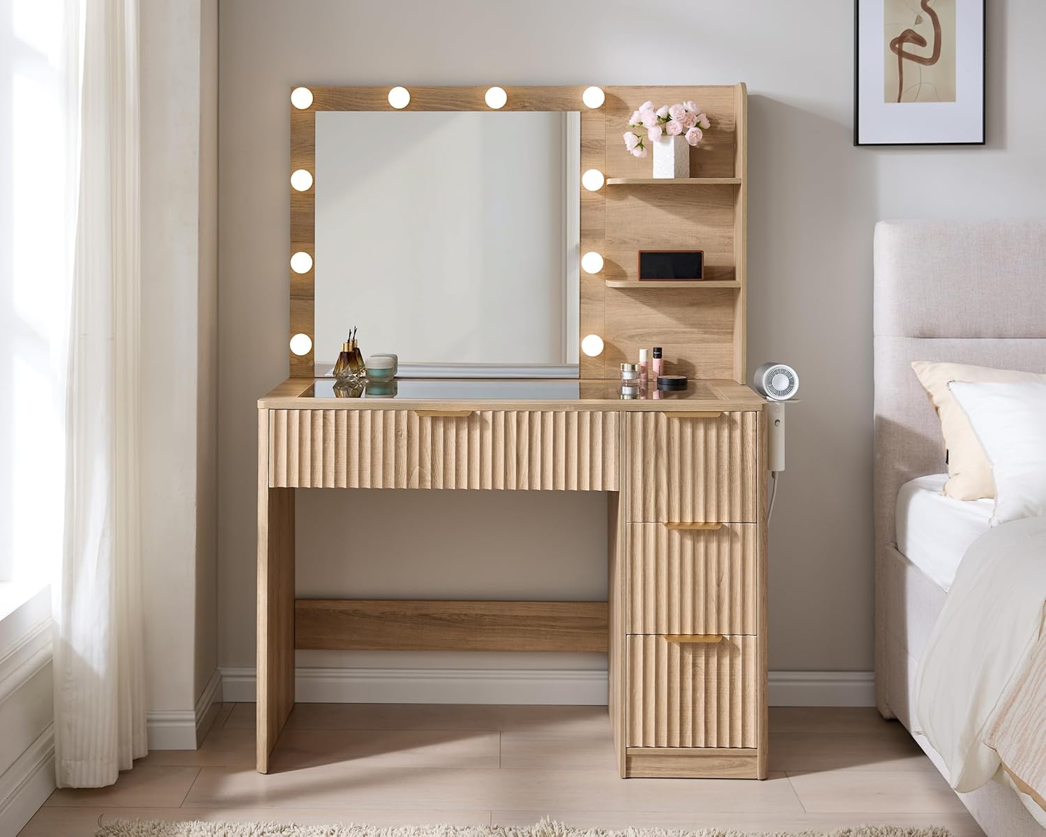 Natural Oak Fluted Vanity Desk - Desk Charging Station recension och pris