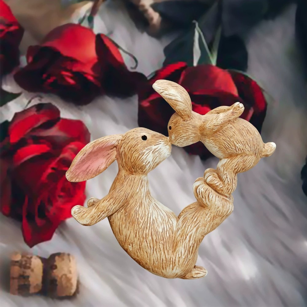 Kiss Rabbit Statue Representin - Home Office Representative recension och pris